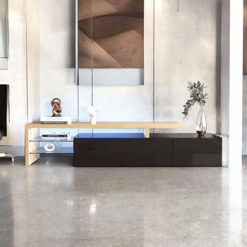 Mueble de tv led de madera negra con 3 puertas y estantes de cristal.