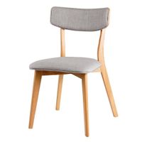silla de comedor gris claro con patas color roble