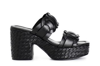 zapatilla con doble banda en piel de cuña tejida black