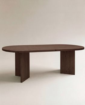 Mesa de comedor de madera maciza en tono nogal de 200x75cm