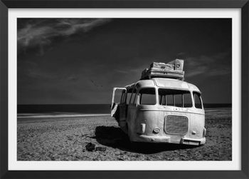 Póster autobús varado con marco negro 60x40cm