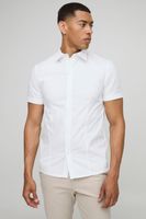 camisa ajustada basica de manga corta con cuello blanco