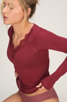 Hunkemöller Camiseta super suave con Cuello en V de Encaje y Cashmere Rojo