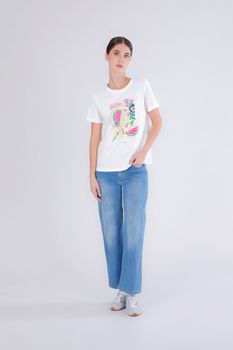 camiseta con estampado multifrutas off white