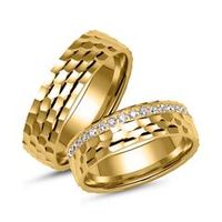 alianzas de oro con 36 diamantes