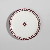plato de postre de ceramica blanca con motivos