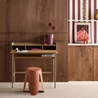 escritorio de metal y efecto madera con 3 nichos marron