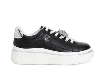 zapatilla de piel con accesorio esmaltado. black