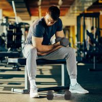 homcom juego de 2 mancuernas de 5 kg para fisicoculturismo entrenamiento muscular metal negro con revestimiento de goma