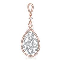 colgante de plata dorada con piedras blancas