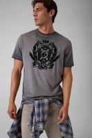 camiseta con logo estampado