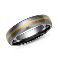 anillo de titanio mate con incrustacion de oro 14 quilates