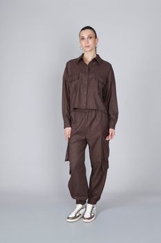 camisa cuadrada con bolsillos de parche brown