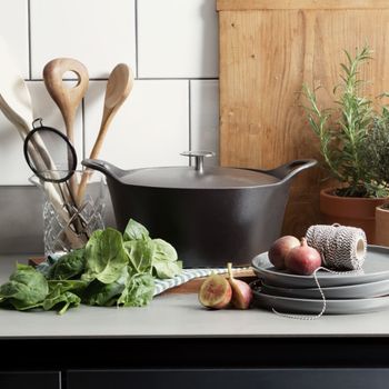 Cocotte redonda 24 cm de fundición de hierro negro con tapa acero fun