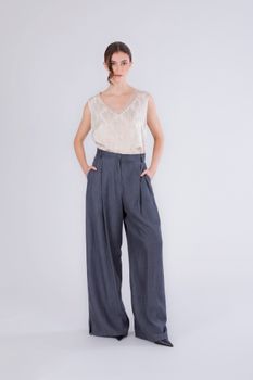pantalones anchos en denim tencel slate grey