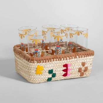 Set de 6 vasos de vidrio con cesta de fibra de palmera