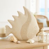 escultura de resina beige en forma de pez 8x10x23 cm