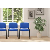 silla con patas de metal y asiento en tela azul