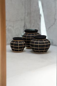 Jarrón de terracota y ratán en negro y marrón 33x33x27cm