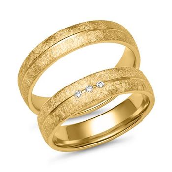 Alianzas de oro con 3 diamantes
