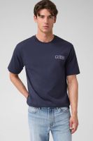 camiseta con logo de triangulo