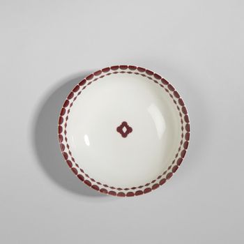 Plato hondo de cerámica blanca con motivos