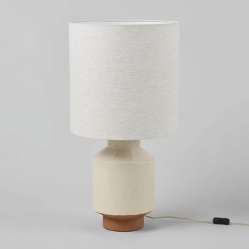Lámpara de gres beige con pantalla de tela crema