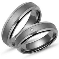 alianzas de boda de titanio grabado brillante