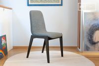 silla de madera negra