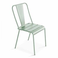 silla de metal verde salvia