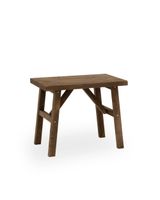 taburete de madera maciza en tono nogal de 45x55cm