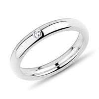 anillo de acero inoxidable de 3 mm de ancho con piedra convexa engastada