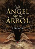 un ángel bajo el árbol