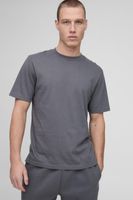 camiseta basica ajustada gris