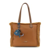 shopper efecto borrego con acabados efecto piel y charm de color decorativo brown