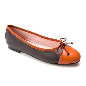 Bailarina marrón y naranja