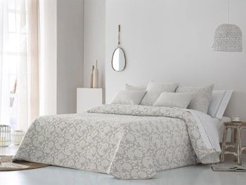 Colcha boutí elis de jvr. piqué floral elegante