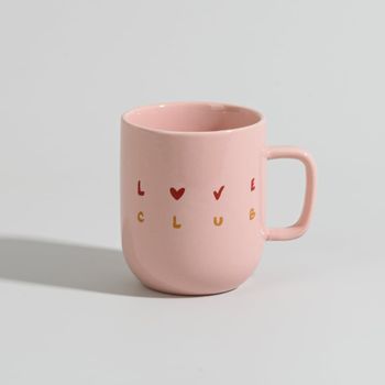 Taza de cerámica rosa con corazones