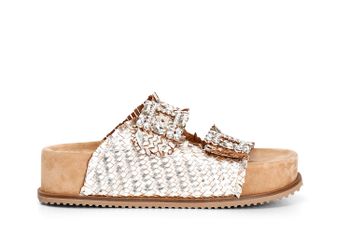 zapatilla de piel trenzada con hebilla de doble joya, caña alta light gold
