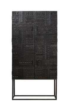 Vitrina madera de mango y patas de metal en nogal oscuro