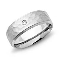 anillo martillado acero inoxidable 7mm circonita