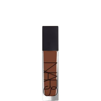 Base de maquillaje de resplandor natural de larga duración NARS Cosmetics (Varios tonos) - Timaru