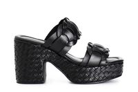zapatilla con doble banda en piel de cuna tejida black