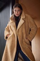 yours abrigo largo camel de borreguito mujer curvy y tallas grandes yours