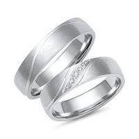 alianzas de oro blanco o platino con 5 diamantes