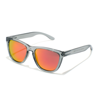 gafas de sol hawkers one raw - polarized grey smoke red