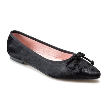 Bailarina pelo potro negro