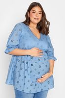 bump it up maternity blusa azul de bordados con calados