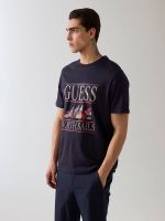 camiseta con logo estampado