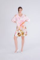 vestido corto con aberturas en los hombros en saten estampado pink gradient flower